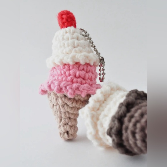 Ice Cream Keychain Crochet Kit - Picture 2 of 8